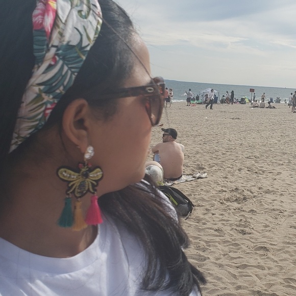 Bee earrings, bee tassel drop earrings,  jewelry - Picture 6 of 6